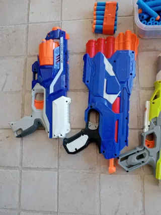 Pistolas Nerf y dardos