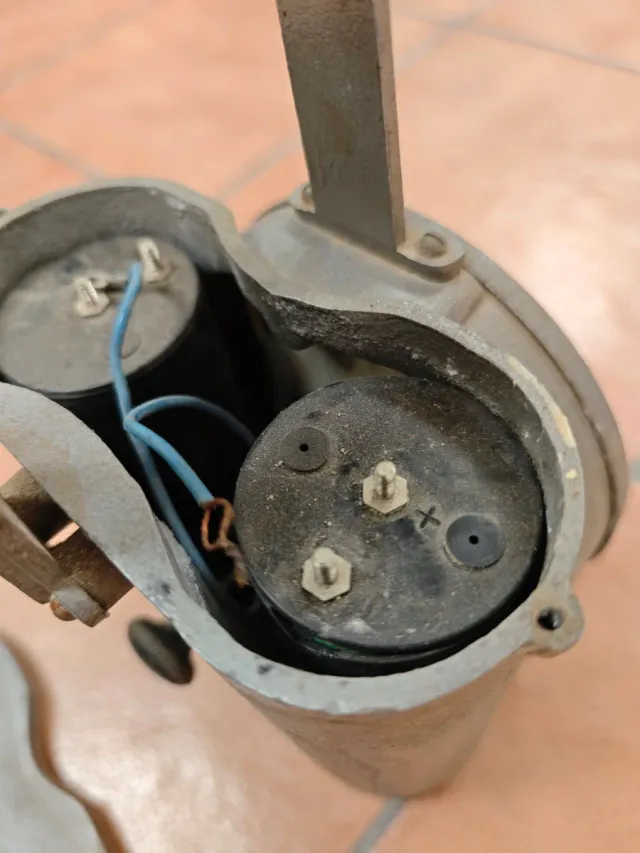 Lámpara de ferrocarril antigua