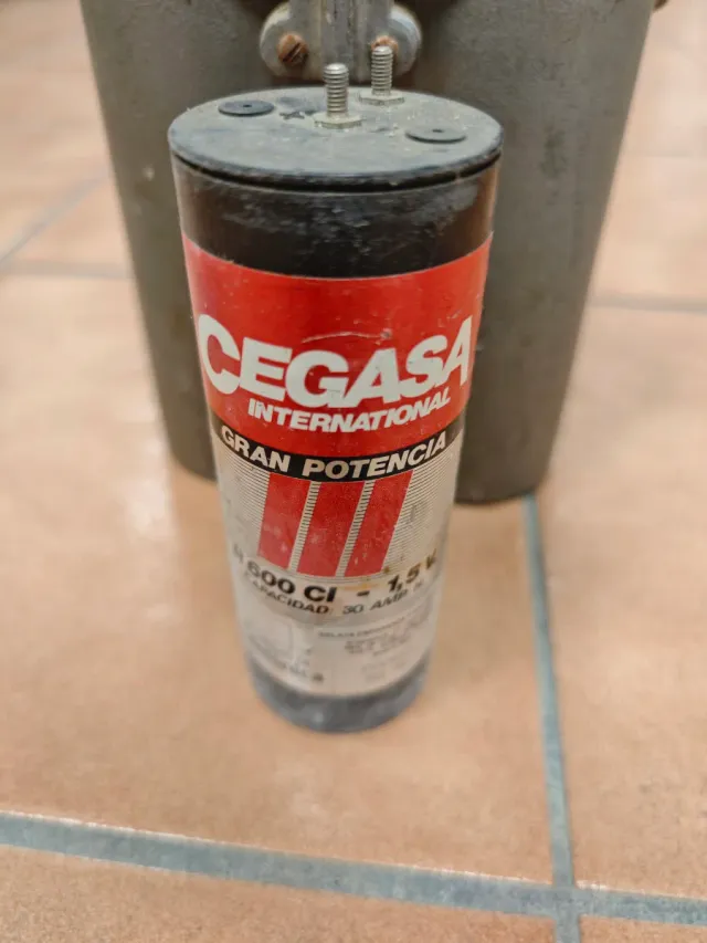 Lámpara de ferrocarril antigua