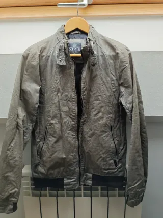 Cazadora Pull and Bear gris y negra