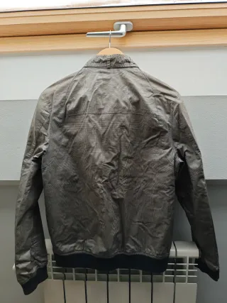 Cazadora Pull and Bear gris y negra