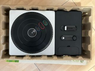 DJ Hero 2 Pack Completo Xbox 360 + Mesa Mezclas