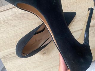 Zapatos de tacón negros punta fina