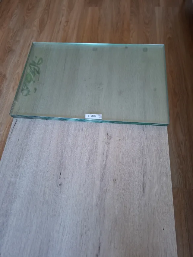 Cinque mensole in vetro Ikea