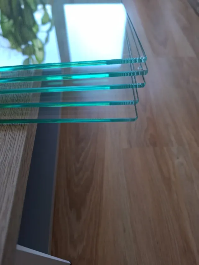 Cinque mensole in vetro Ikea