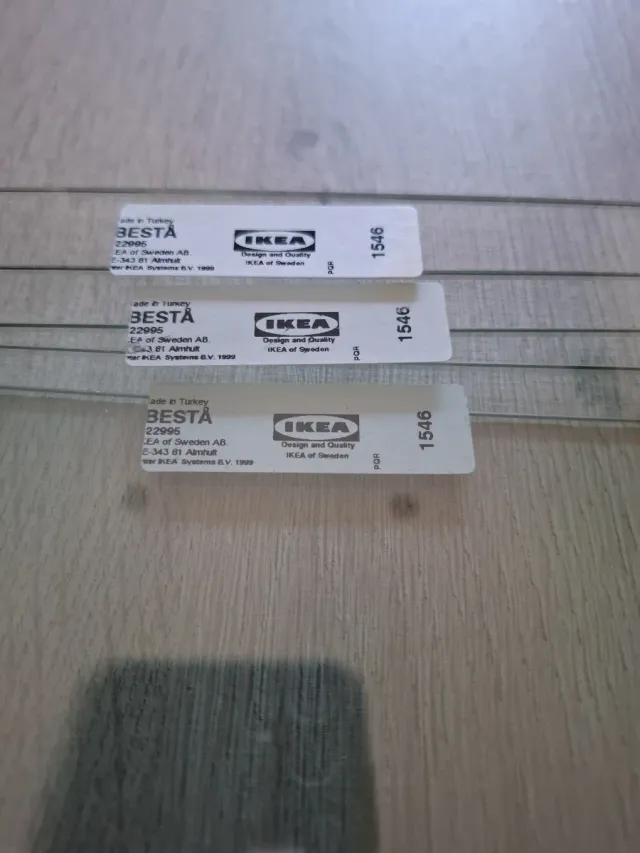 Cinque mensole in vetro Ikea