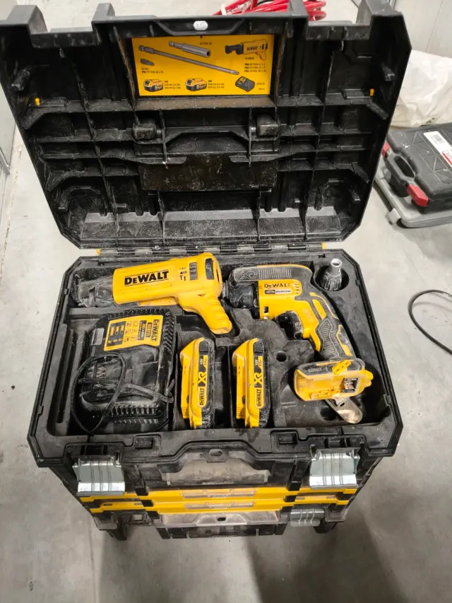 Taladro Pladur Dewalt + 2 Baterías y Cargador