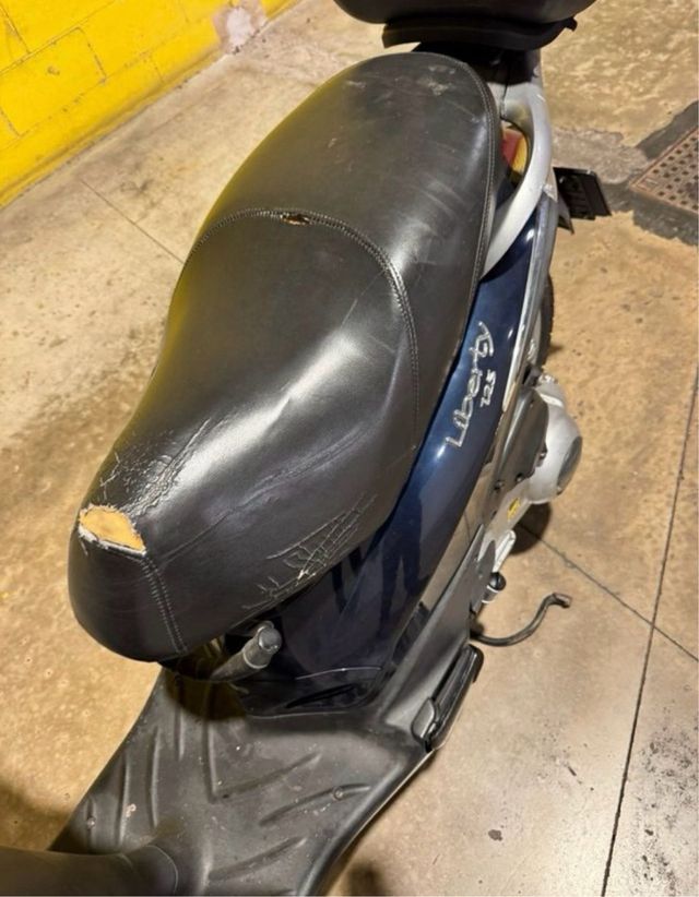 Moto Liberty Azul Oscuro con Top Case