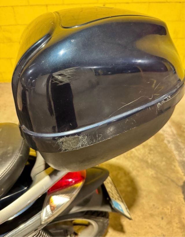 Moto Liberty Azul Oscuro con Top Case