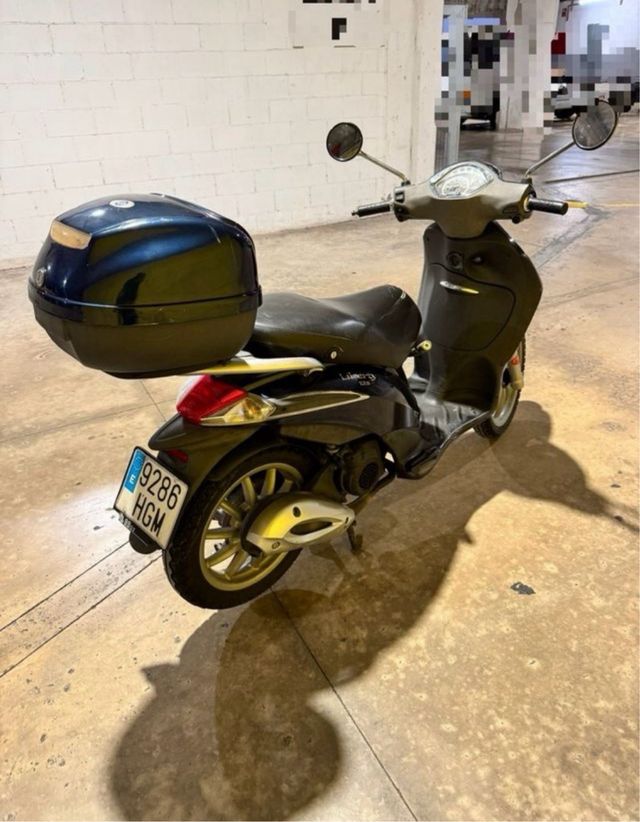 Moto Liberty Azul Oscuro con Top Case