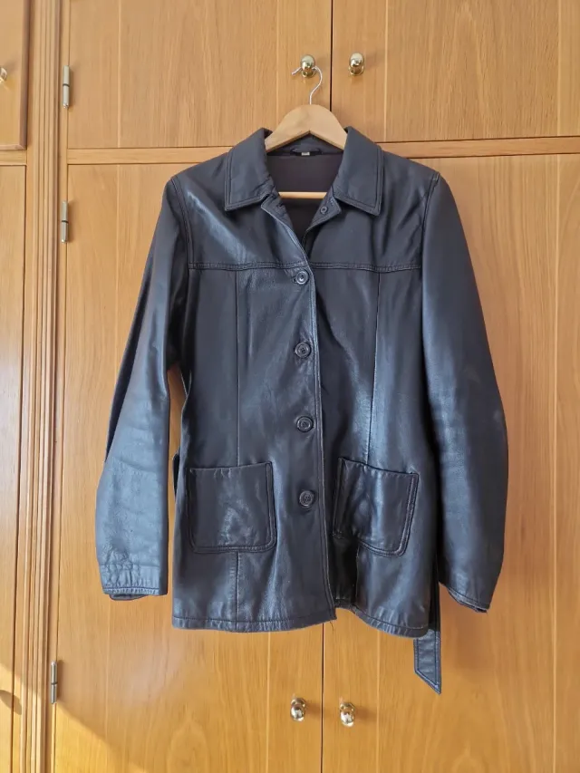 Chaqueta de piel marrón