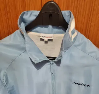 Chaqueta deportiva Reebok azul