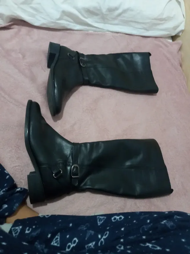 Botas altas negras con hebilla