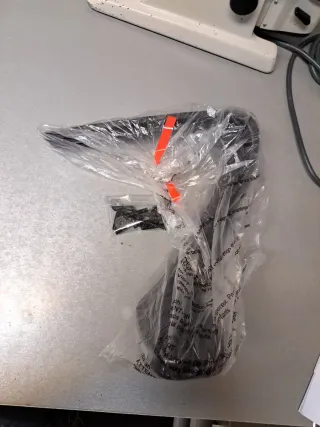 REGALO Reposabrazos de plástico negro