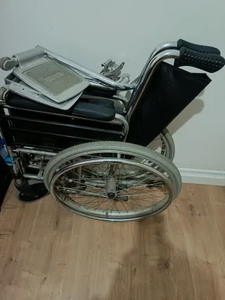 Silla de ruedas plegable seminueva