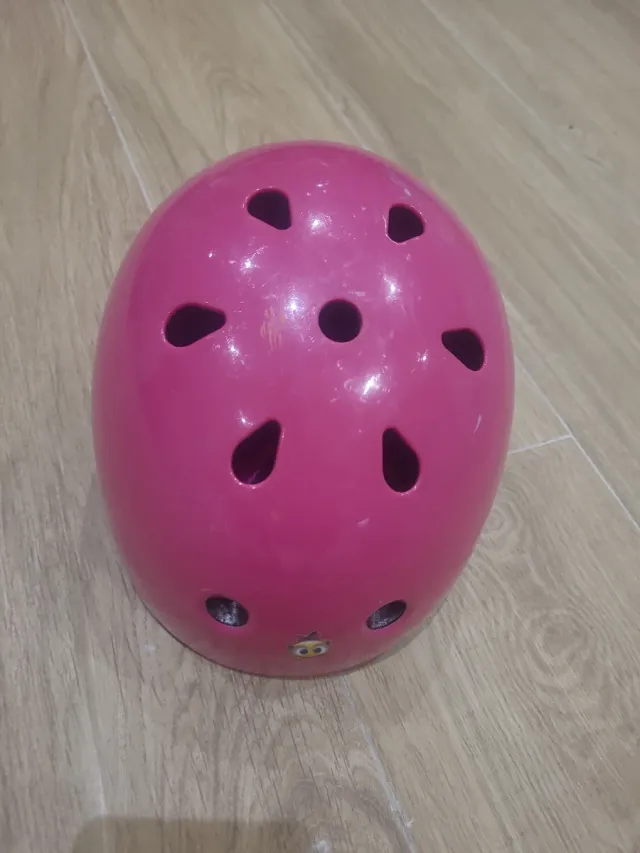 Casco rosa infantil