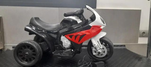 Moto BMW niños roja 18-36 meses. No envío