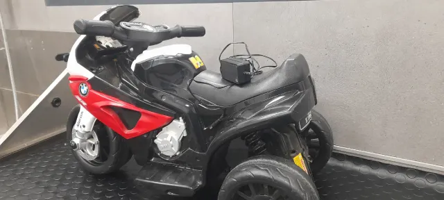 Moto BMW niños roja 18-36 meses. No envío