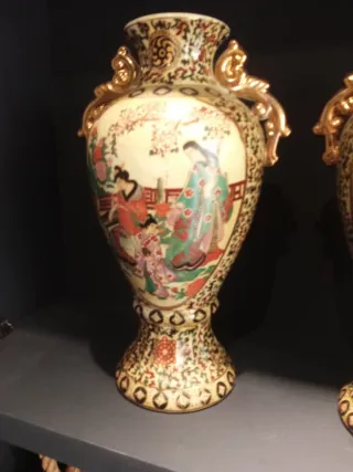 Vasetti cinesi in porcellana decorati, 2 unità c1