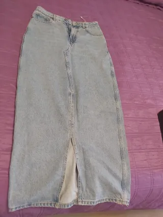 Falda vaquera larga con abertura