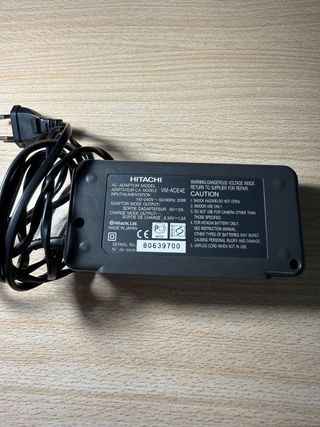 Cámara Hitachi VM-E645LA con cargador original