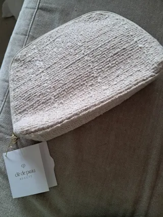 Neceser Clé de Peau Beauté sin estrenar