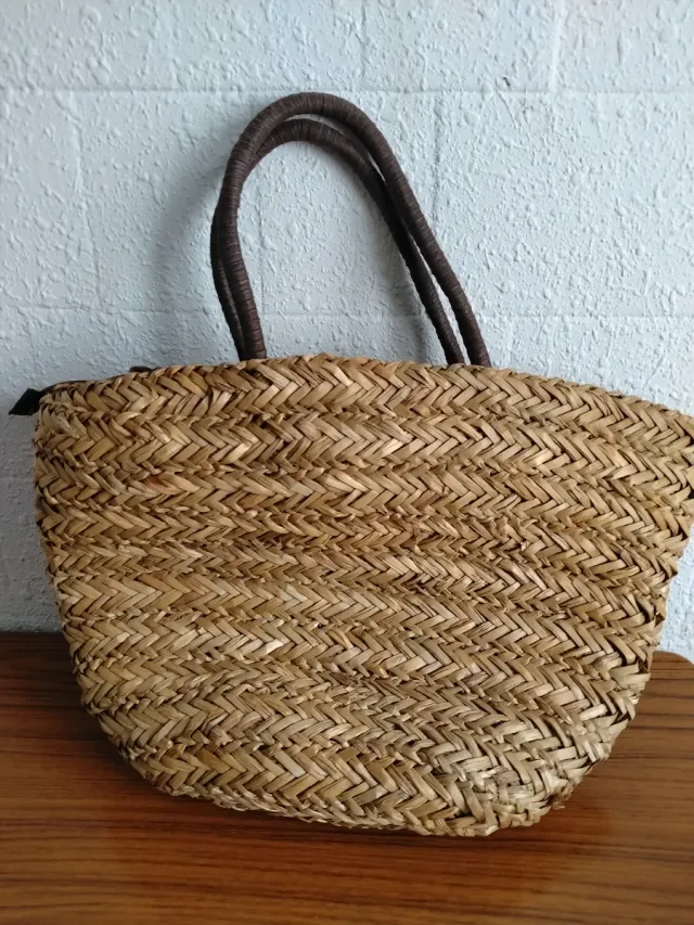 Bolso de paja tejido a mano