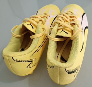 BOTAS DE FÚTBOL PUMA ULTRA 37'5 COMO NUEVAS.