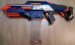 Nerf Elite Rapidfire elettrica con caricatore tras