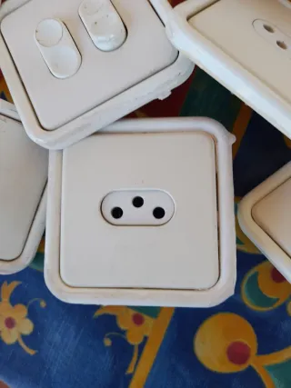 enchufes  e interruptore para empotrar