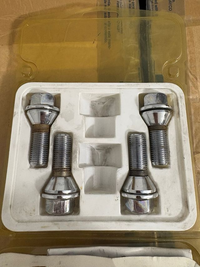 Tuercas de seguridad Volvo S60, V70, XC90