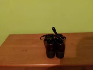 Zapatos charol granate lazo negro Talla 37