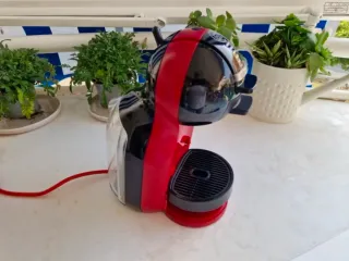 Cafetera Dolce Gusto Roja y Negra