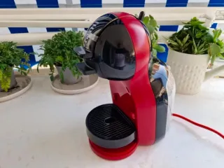 Cafetera Dolce Gusto Roja y Negra
