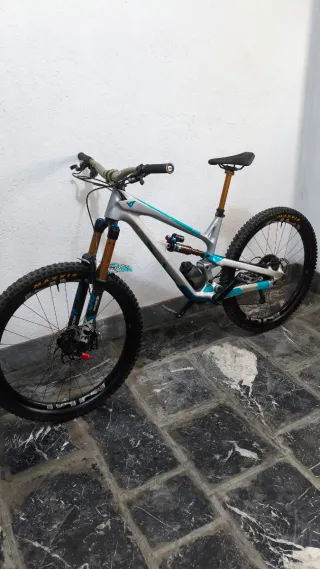 Yt Jeffsy cf pro race (Carbono) con mejoras.