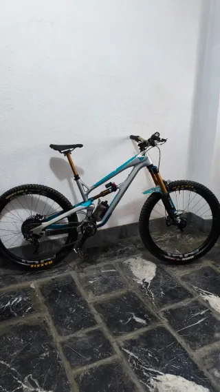 Yt Jeffsy cf pro race (Carbono) con mejoras.