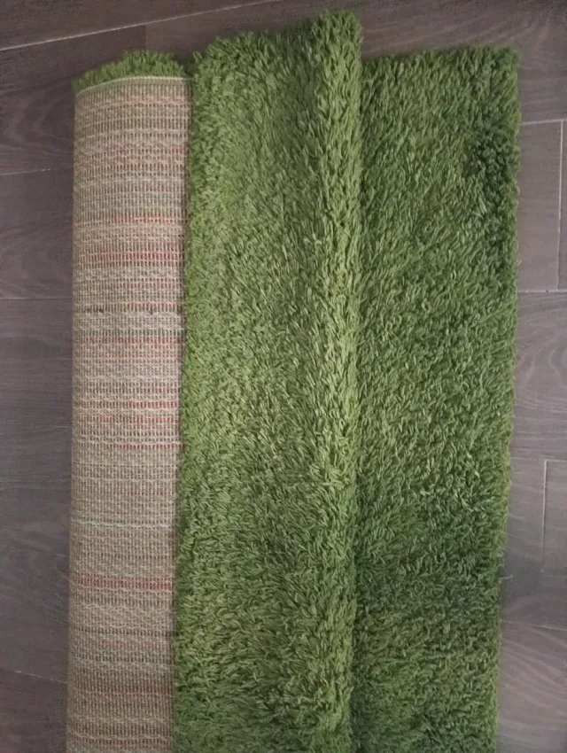 Alfombra verde de poliéster