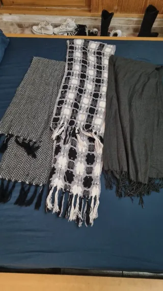 Lote 3 bufandas hombre y pañuelo 20€   LAS 3