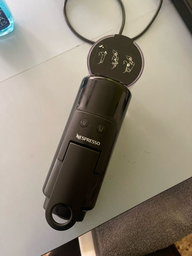 Macchina da caffè Nespresso DeLonghi nera