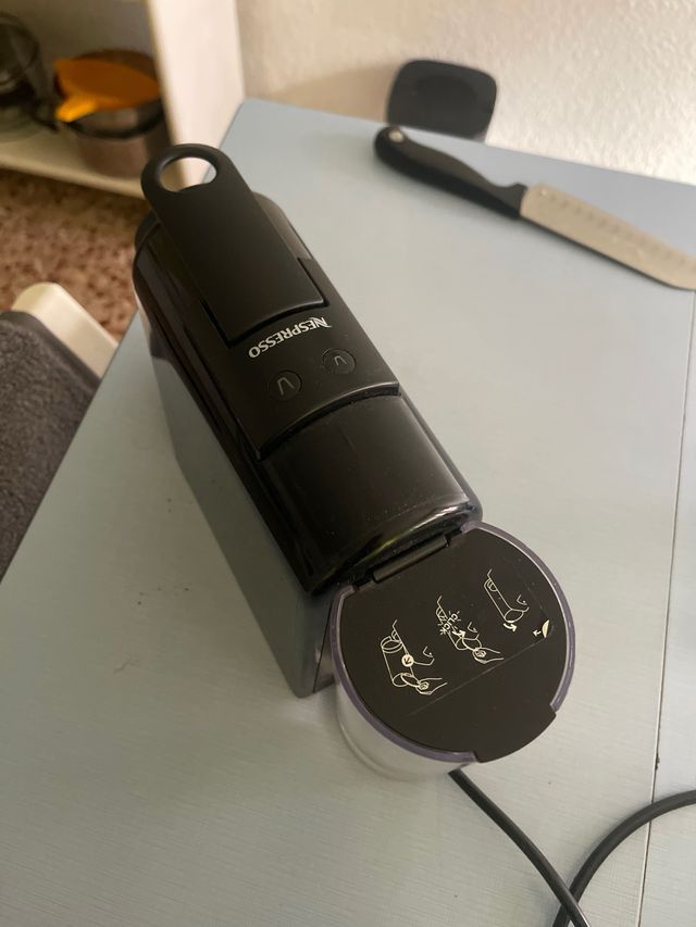 Macchina da caffè Nespresso DeLonghi nera