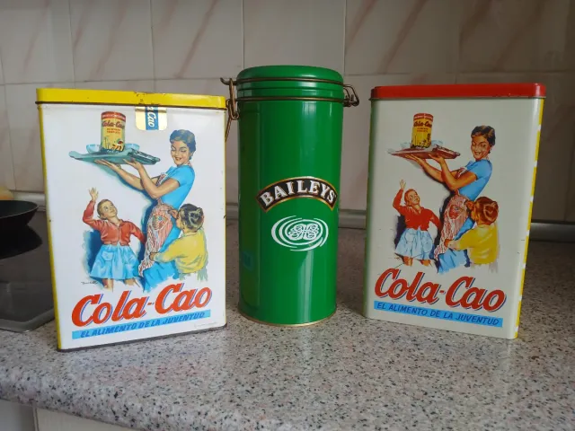 Cajas Latas Cola-Cao y Baileys