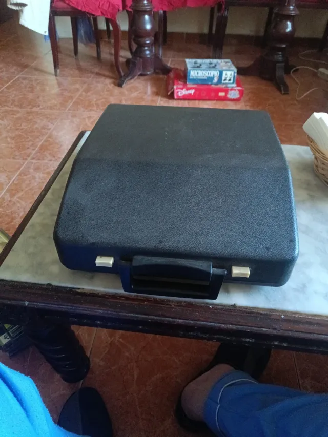 Máquina de escribir CROWN blanca