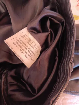 Pantalón de cuero negro