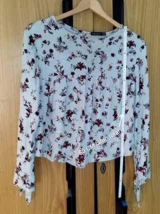 Blusa BERSHKA Cremosa Estampada XS