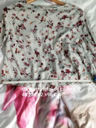 Blusa BERSHKA Cremosa Estampada XS