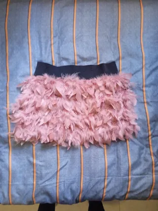 Falda de plumas rosa y negra talla única