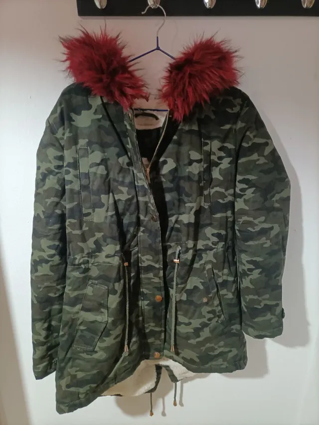 Chaquetón verde camuflaje con capucha