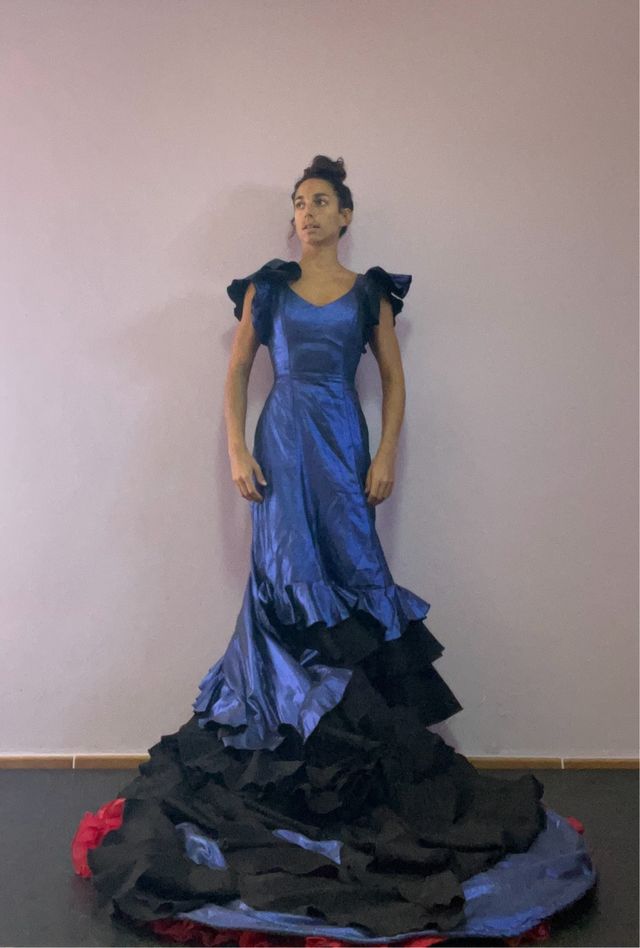 Bata de Cola Flamenco Azul y Negro