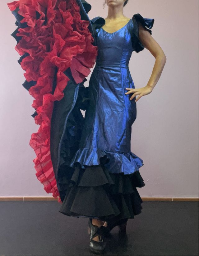 Bata de Cola Flamenco Azul y Negro