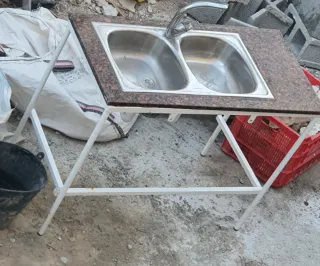 Lavabo doble con grifo y soporte